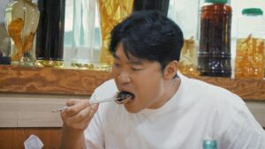 Choiza Instagram - 이정도 디테일의 순대와 돈설을 서울에서 만났다는건 어마어마한 행운이다. 어느 비오는 날 오후 재환이랑 패디랑 명지대 앞에서

Link in bio ☝️

#최자로드9 #순대 #돈설수육 #명지대 #봉구네가마솥순대국