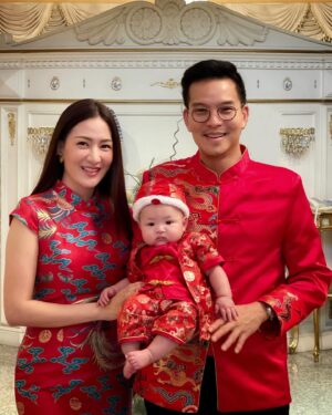 Chon Wachananon Instagram - Our first Chinese New Year together กับฮ่องเต้น้อย 🧧 ปล. ไอเดียการใส่ชุดมาจากคุณพ่อไม่ใช่คุณแม่นะคะ 😅 #home #chinesenewyear