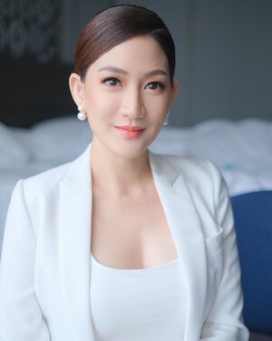 Chon Wachananon Instagram - Be your own reason to smile 😊.
.
.
Hair & Makeup @makepleng @hair_by_ks