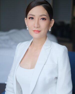 Chon Wachananon Instagram - Be your own reason to smile 😊.
.
.
Hair & Makeup @makepleng @hair_by_ks