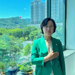 Choo Mi-ae Instagram - 멋진 전망을 볼 수 있는 하남시 갑 지역사무소를  소개합니다. 짠~
언제든 환영입니다.^^