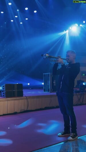 Chris Botti Instagram - Lately this standard has become our soundcheck favorite. Do you know it? 
It’s a wrap for us here in China! Tomorrow we embark on a journey to Singapore and then Taipei. We’re having an absolute blast, thank you for such a warm welcome. #chrisbotti #jazz #trumpet