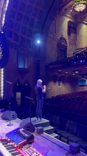 Chris Botti Instagram - Empty hall romance. Last stop of the FL tour - Jacksonville. Thank you for your warm welcome. We will be back! #chrisbotti #jazz #trumpet