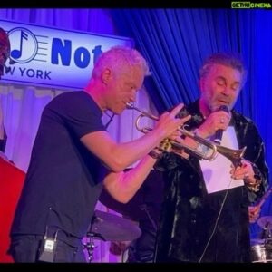 Chris Botti Instagram - What an amazing night! Thank you @bluenotenyc & @oficialmijares (the amazing Manuel Mijares) for such a wonderful moment! It was a great honor. #chrisbotti #mijares 

Que noche! 
Gracias querido @chrisbottimusic y al @bluenotenyc por este espectacular momento. 
Fue un honor.