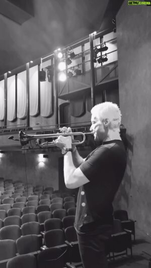 Chris Botti Instagram - We are back on US soil and have another musical postcard for you from Princeton, NJ. Do you recognize this tune? 

🎫 Comment “Tour” below and receive our full schedule and ticket links directly to your inbox 

#chrisbotti #chrisbottilive #trumpet #jazz #livemusic