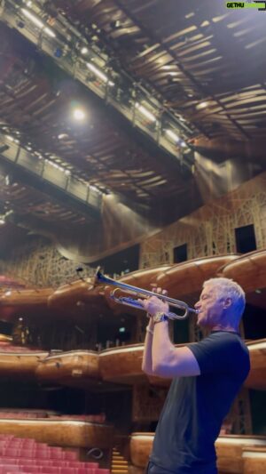 Chris Botti Instagram - Little musical postcard from Dubai! Do you know the tune? 

🎫 Comment “Tour” below and receive our full schedule and ticket links directly to your inbox 

#chrisbotti #chrisbottilive #trumpet #dubai #jazz #livemusic #dubaiopera