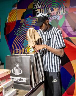 Chris Boucher Instagram - Pulled up to the @footlockercanada store to surprise some kids with @puma gear and game tickets!🙏🏿 @pumahoops