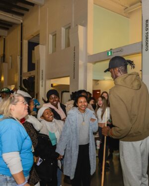 Chris Boucher Instagram - Nothing but smiles over at @evasinitiatives today with @slimmduck & @slimmduckfoundation 😌

Eva’s Place is a 40 bed emergency shelter for homeless youth aged 16-24. It provides support youth need to return home or to transition to housing in the community.

Thank you to everyone who came out!