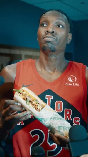 Chris Boucher Instagram - YESWAY sur le 🧠
La série Subway vient de débarquer chez @subwayquebec avec 14 de tout nouveaux sandwichs préparés par des chefs. #9, Le Brisket BBQ ? Nous retient 🔥
Commandez-en un aujourd’hui et montez à ce niveau ! 
____
YESWAY on the 🧠
The Subway Series just dropped at @subwaycanada with 14 all-new chef-crafted sandwiches. #9, the Stampede Brisket sub? Has my attention 🔥
Order one today and get on this level!