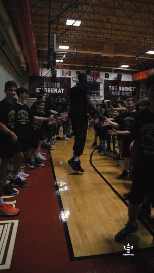 Chris Boucher Instagram - 🎉🏀 Un an de la Fondation Slimmduck !

Du terrain à nos communautés, nous avons passé une année incroyable à créer des opportunités mémorables pour les jeunes défavorisés et à soutenir les familles au Canada et à Sainte-Lucie. Merci et attaquons ensemble la deuxième année ! 🙌🏿🇨🇦🇱🇨 #FondationSlimmduck

🎉🏀 One year of the Slimmduck Foundation!

From the court to our communities, we’ve had an incredible year creating memorable opportunities for underserved youth and supporting families in Canada and St. Lucia. Thank you and let’s tackle year two together! 🙌🏿🇨🇦 🇱🇨
 #SlimmduckFoundation