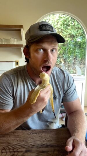 Chris Carmack Instagram - Let’s go shopping! @erinslaver 😂

#anniversary #5yearanniversary