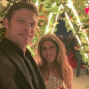 Chris Carmack Instagram - Bro wouldn’t move so we could get a date night pic … 😂

Thank you @disney for a great pre-Oscar’s reception (and a much needed night out ✨) 

#greysanatomy #datenightoscars #momanddadglamour