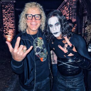 Chris Daughtry Instagram - Happy Halloween!!!!!!
#happyhalloween #halloween #thecrow #ericdraven
1st shot 📸 @deanna.daughtry
Last shot is @brandonlee from the film