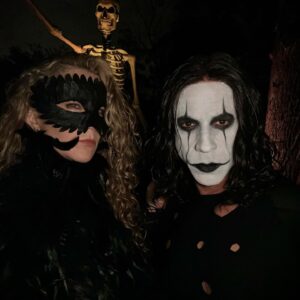 Chris Daughtry Instagram - Happy Halloween!!!!!!
#happyhalloween #halloween #thecrow #ericdraven
1st shot 📸 @deanna.daughtry
Last shot is @brandonlee from the film