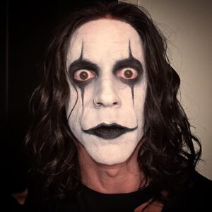 Chris Daughtry Instagram - Happy Halloween!!!!!!
#happyhalloween #halloween #thecrow #ericdraven
1st shot 📸 @deanna.daughtry
Last shot is @brandonlee from the film