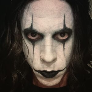 Chris Daughtry Instagram - Happy Halloween!!!!!!
#happyhalloween #halloween #thecrow #ericdraven
1st shot 📸 @deanna.daughtry
Last shot is @brandonlee from the film
