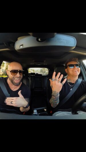 Chris Daughtry Instagram - #repost @paparoach
・・・
❤️Carpool Karaoke IS BACK with @ChrisDaughtry 🤘🏼
Share this and we will drop the extended video with conversation between Jacoby & Chris on our YouTube Channel.
Who should we do Carpool Karaoke with next?!

🎵Tag them in the comments👇

#carpoolkaraoke #paparoach #jacobyshaddix #chrisdaughtry #daughtry

Continuing our support for the @afspnational and their #TalkAwayTheDark campaign. Every time this song is streamed or downloaded a donation is made to the AFSP in perpetuity.
