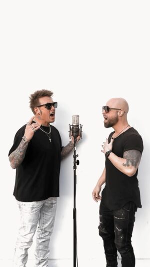 Chris Daughtry Instagram - What do y’all think… Should we record this in the studio? 🎙OUT NOW! SCARS LIVE feat @chrisdaughtry   Continuing our support for the @afspnational and their “Talk Away The Dark” campaign. Every time this song is streamed or downloaded a donation is made to @afspnational in perpetuity.  “It was an honor to perform this classic which has been a personal favorite with my friend Jacoby and the boys when they came to Nashville. It’s an even greater honor that it is being used to do some good for an organization that is close to my heart.” - @chrisdaughtry   🎥 @brysonroatch  #TalkAwayTheDark #PapaRoach #ChrisDaughtry