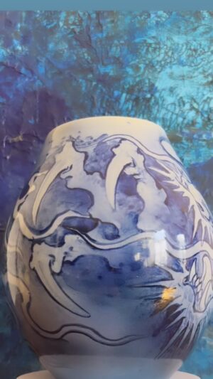 Chris Garver Instagram - Big dragon available 

#blueandwhitedecor  #blueandwhitehome #blueandwhitechina  #porcelain #porcelainart #porcelainartist #dragonvase