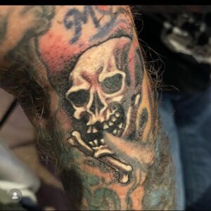 Chris Garver Instagram - Fun little gap filler on tattoo wizard @aaron_bell  at the Frankfurt tattoo show @godsofinktattooconvention .
Thanks Aaron!
#skulltattoo  #skulltattoos #tattooconvention #tattooartist #tattooartists