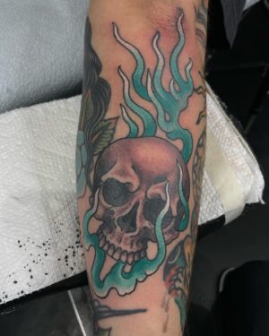 Chris Garver Instagram - Tight fit skull and flames filler on @espo926 .
Thanks Davide!