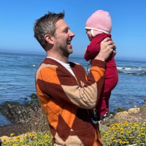 Chris Hardwick Instagram - Happy 1st Father’s Day to all the new dads out there! As you can see, I’m rocking the daddest sweater I own on mine. This little bee is pure joy and I absolutely love being her dad! #fathersday #argyle #cardigan #cardigyle #dadsofinstagram