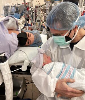 Chris Hardwick Instagram - New human alert!!!

❤️❤️❤️❤️Dimity Facente Hearst-Hardwick HAS ARRIVED TODAY❤️❤️❤️❤️

Lyds loved this picture so much she requested I post it to let everyone know that she and baby are doing great! 

The experience of watching Lydia go through pregnancy and give birth to our sweet little peanut was humbling and inspiring. She is an absolute warrior and I am grateful, blessed, and honored! The first moment seeing and hearing our child after all this time is indelibly imprinted onto my soul. Holy crap this whole process is amazing! 

Delivery was originally scheduled for Feb 9 but the baby’s development had plateaued, the placenta had hardened, her fluid reserves were low, and she was breech so they took her out a wee bit early at just over 37 weeks.

Lyds is happy, Dimity is perfect and I am over the moon with love for the both of them. 👶🏻✨🥳

#dadsofinstagram