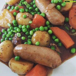 Chris Kendall Instagram - So to everyone watching me on Twitch just now here is the picture of my mum’s casserole bag you kept going on about for some reason. I’ve had my dinner so I’m going back on at: crabstickboy