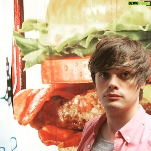 Chris Kendall Instagram - American portion sizes are simply disgusting. I'm scared America. 💀🍔💀