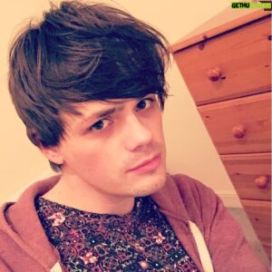 Chris Kendall Instagram - Come hang out with me on younow?  Or don't, I don't mind. I know you're busy.