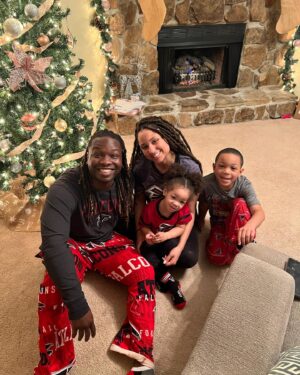 Chris Lee Instagram - Merry Christmas 🎄🎁🎅🏿 
My fiancé LOVES the falcons 😏