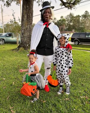 Chris Lee Instagram - 2 little light skinned Dalmatians, the sexy dog catcher, and Cruello, de Pimpin 😎🔥😈