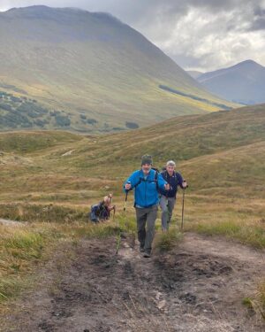 Chris Noth Instagram - Mar sin Leat! (farewell!!) though not the country of my birth you have a special place in my heart - Scotland’s beauty matches the warmth and generosity of its people— and given me a sense of peace I’ve not know this last year.  #westhighlandway #Scotland #glencoescotland