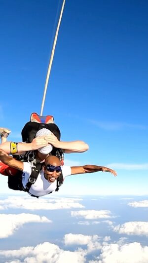 Chris Redd Instagram - I skydived this weekend for the first time in my life and the jump off the plane was the scariest part. You can tell by that dumb goofy ass face of fear!! 😂😂 all I could hear was Lil Uzi Vert when we fell DAAAAAAAAAMMMMNNN

Then, it was the most fun I’ve ever had in the sky and I forgot I was ever shook. Fuck fear! Try shit! Realllly glad I ain’t die in Florida!! 😂🙏🏾✌🏾

P.S. this is how I’m pulling up to all my shows for the rest of my life