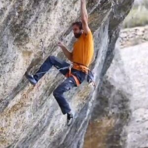 Chris Sharma Instagram - Perfectomundo 9b  day # 🤷‍♂️ (it’s been over 15 years, since I started trying so I lost count a long time ago) 

Constantly working to refine and optimize my movements.  So many small details to ingrain. 
Consistency is key but it’s also super interesting to feel how the days off are equally important for assimilating the muscle memory. 
Most of all,  keeping joy at center of the process!

Gracias @arroni._  for the 📸

@sharmaclimbing 
@prana 
@tenayaclimbing 
@petzl_official
