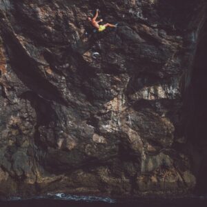 Chris Sharma Instagram - Grateful for a year full of amazing experiences with friends and family on and off the rocks😀🙏🙏. 
Thanks to everyone who have been a part of this journey and thanks to you all for following along. I wish you all health, lots of love, friendship and amazing experiences for this new year , let’s go!!! A special thank you to mi amor @alarconjimena  for all of the love and support you’ve provided for me and our family te amo ❤️🙏🙏🙏🙏

@prana 
@tenayaclimbing 
@sharmaclimbing 
@petzl_official 
@trublueclimbing