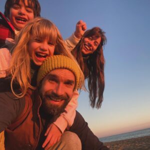 Chris Sharma Instagram - Grateful for a year full of amazing experiences with friends and family on and off the rocks😀🙏🙏. 
Thanks to everyone who have been a part of this journey and thanks to you all for following along. I wish you all health, lots of love, friendship and amazing experiences for this new year , let’s go!!! A special thank you to mi amor @alarconjimena  for all of the love and support you’ve provided for me and our family te amo ❤️🙏🙏🙏🙏

@prana 
@tenayaclimbing 
@sharmaclimbing 
@petzl_official 
@trublueclimbing