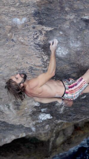 Chris Sharma Instagram - @chris_sharma just made the first ascent of Black Pearl, a wild cave line in Mallorca he’s been trying off and on for the last four years, and it could be his hardest psicobloc route yet. Our crew was there to capture the historic send - here’s a quick peek at the sick crux sequence… 🎥: @brettlowell  #psicobloc #deepwatersolo #freesolo #firstascent #sendit #whipper #dyno #climbing #rockclimbing #GOAT