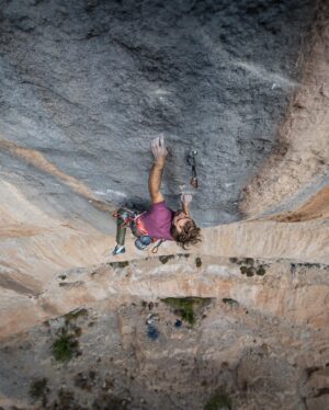 Chris Sharma Instagram - So many things to say right now that I don’t even know where to start. 
 Climbing Sleeping Lion this week was an incredible culmination to a deep physical and mental experience and one of the best and hardest  climbs of my life!
 After almost 30 years, it’s incredible to still feel so much passion for climbing.  The places it takes us are incredible (on the outside and on the inside).
So much gratitude to my family , friends , and an amazing team for the support along the way but especially to my wife @alarconjimena ❤️❤️❤️for all her patience and support and to my kids Alana and Julian.
And thanks to you all!🙏🙏🙏

I wanted to dedicate this climb to all the middle aged people. I know how much of a challenge it is to try and balance it all (and believe me I’m such a beginner in so many ways). I hope this can inspire you to awaken your own sleeping lion and claw your way to your dreams! 

Stay tuned for some send footage coming soon! 
Shout outs and thanks to
@prana 
@tenayaclimbing 
@petzl_official 
@trublueclimbing 
@sharmaclimbing 
📸 @giancolafoto 
@joseramontorrezea 
@arbonestoni 
@bruceandalisa 
@mikebbeck 
@marc.lemenestrel 
@brettlowell 
@meaganmartin89 
@mikecall 
@isaac.estevez 
@christoph_hanke 
@prideofgypsies 
@yobasecamp 
@gilfurri 
@joshlowell 
@rxr_sports 

#pranaadventurer