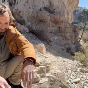 Chris Sharma Instagram - So many things to say right now that I don’t even know where to start. 
 Climbing Sleeping Lion this week was an incredible culmination to a deep physical and mental experience and one of the best and hardest  climbs of my life!
 After almost 30 years, it’s incredible to still feel so much passion for climbing.  The places it takes us are incredible (on the outside and on the inside).
So much gratitude to my family , friends , and an amazing team for the support along the way but especially to my wife @alarconjimena ❤️❤️❤️for all her patience and support and to my kids Alana and Julian.
And thanks to you all!🙏🙏🙏

I wanted to dedicate this climb to all the middle aged people. I know how much of a challenge it is to try and balance it all (and believe me I’m such a beginner in so many ways). I hope this can inspire you to awaken your own sleeping lion and claw your way to your dreams! 

Stay tuned for some send footage coming soon! 
Shout outs and thanks to
@prana 
@tenayaclimbing 
@petzl_official 
@trublueclimbing 
@sharmaclimbing 
📸 @giancolafoto 
@joseramontorrezea 
@arbonestoni 
@bruceandalisa 
@mikebbeck 
@marc.lemenestrel 
@brettlowell 
@meaganmartin89 
@mikecall 
@isaac.estevez 
@christoph_hanke 
@prideofgypsies 
@yobasecamp 
@gilfurri 
@joshlowell 
@rxr_sports 

#pranaadventurer