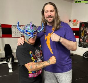 Chris Spradlin Instagram - Over 20 years in between these first two photos. My teacher/mi maestro. Skayde. The fucking best. 🤩