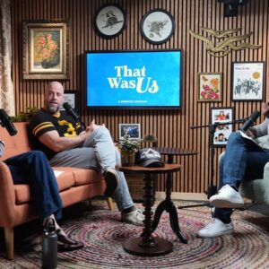 Chris Sullivan Instagram - Episode 6 is out and we’re talking about #ThisIsUs season 1, episode 5: The Game Plan, where Jack and Rebecca argue about the idea of starting a family amidst cheering on the @steelers, while Kevin illustrates the beauty of the message that is “the painting”. 

Let’s dig into it! Join us in conversation wherever you get your podcasts.💛 #ThatWasUs 

📸 @sara_wehrheim