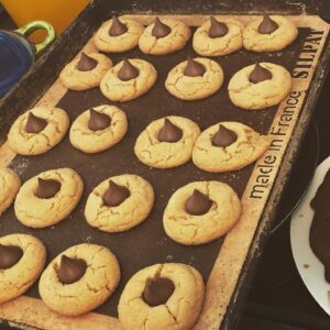Chris Tallman Instagram - Holiday Magic in the kitchen, courtesy of @sarahstanard ❤️