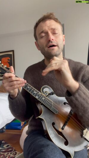 Chris Thile Instagram - I AM SO PSYCHED ABOUT THIS WEEKEND’S SHOWS WITH THE @coloradosymphony!!!

P.S. Don’t worry, the amazing Claude Sims will be playing the second solo violin part of the Bach Double on an actual violin (the nerve of him)! I was just working on the second movement and wanted to see if this quicker, potentially more plinky-plunk-friendly tempo felt natural enough on a more lyrical instrument.