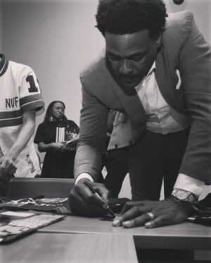 Chris Webber Instagram - Honored to receive the Beacon of Industry Award from @besla_inc at their Mid Year Conference! 

Being part of the BESLA family means the world, and I’m truly grateful for the recognition.
 I’m also glad that I had a chance to share stories with the audience from my book about my life and my perspective of Faith and Perseverance. 
I’m passionate about bringing more opportunities and access to capital to Black communities and hope that we can continue empowering the next generation of leaders in entertainment, sports, and beyond.  Check out My Autobiography 
By Gods Grace available only at chriswebber.com  Purchase at link in Bio.