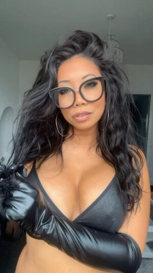 Chrissie Wunna Instagram - I didn’t quite hear ya?