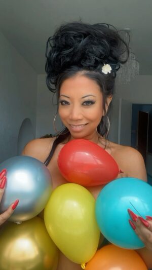 Chrissie Wunna Instagram - 🤦🏻‍♀️ I mean it just couldn’t have gone more wrong 😂😂😂😂😂 The worse balloon dance you will ever see in your life lol