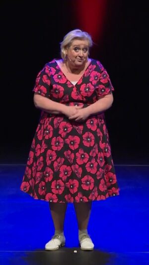 Christel de Laat Instagram - Het einde van mijn eerste show. Ik ben geen zangeres, maar sta nog steeds achter deze tekst!
