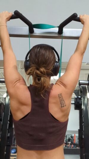 Christi Jaynes Instagram - ✨ Leveling up my strength game.💪 

✨ Gracefully conquering 10 pull-ups this year, starting at 0. 

✨ Let's inspire resilience, cultivate strength, and embrace the unstoppable force within. Let's crush goals, slay doubts, and inspire each other to shine! 

💖 Who's joining me?! 

 #FeminineStrength #DeterminedDreams #2025Pullup #brazilianwonderwoman #gymlife #lifestyle #gym #goals #prowrestling #stregnthgoals