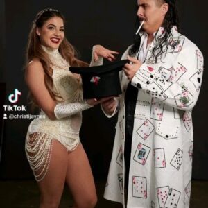 Christi Jaynes Instagram - Do you wanna see a magic trick 🪄✨🇧🇷

@nwa @hibanhuerta @magicjakedumas 
@realnmarkova @ajcazana 
@glassheartmedia @deadlumens 

#magicbastard #brasileira #lacj #magicianassistant #tada